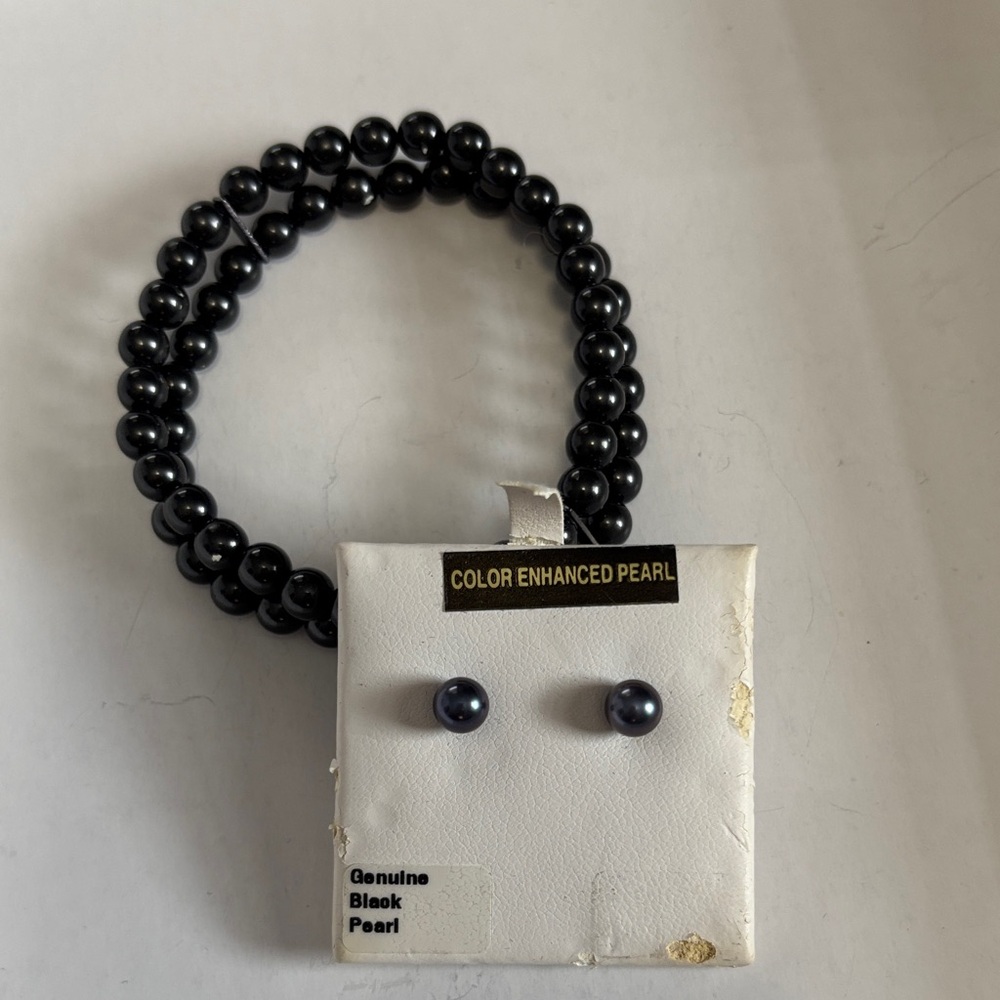Black pearly bracelet/stud earrings set